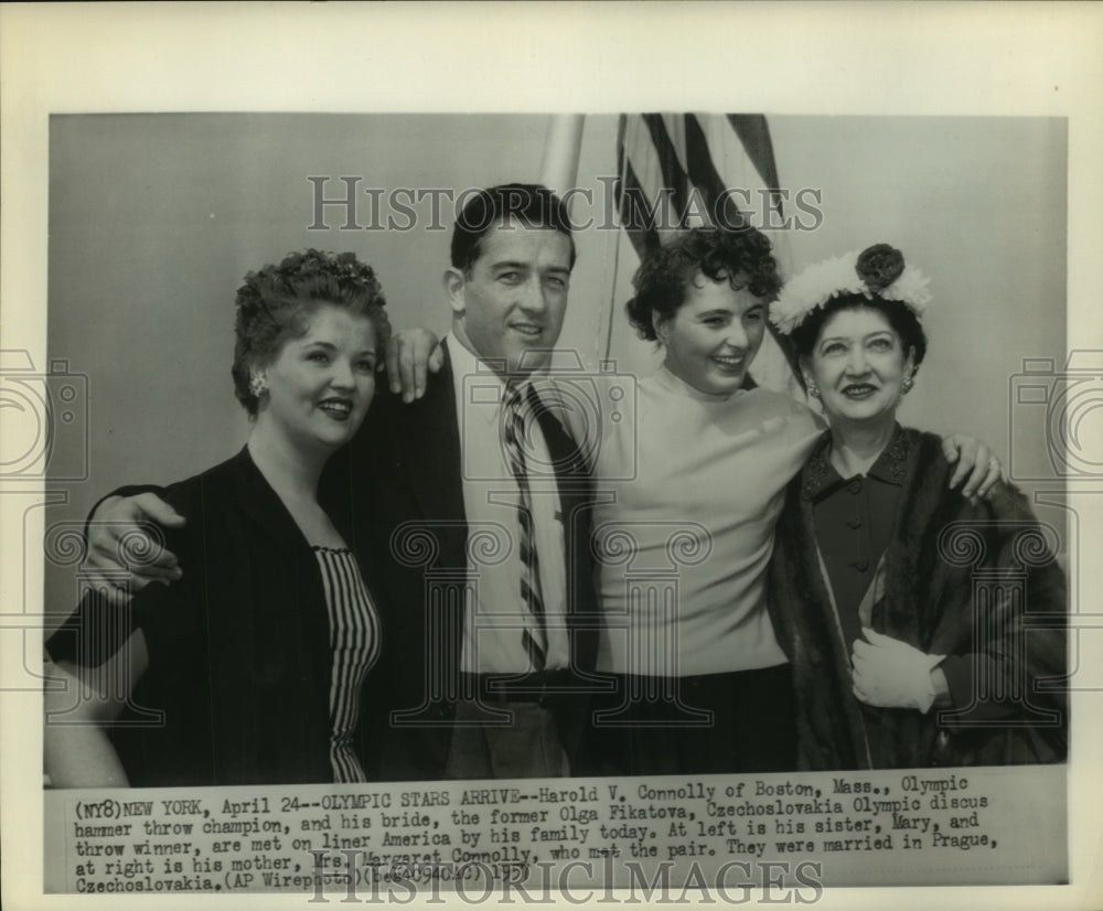 1957 Press Photo Olympic champions Mr. & Mrs. Harold Connolly with ...