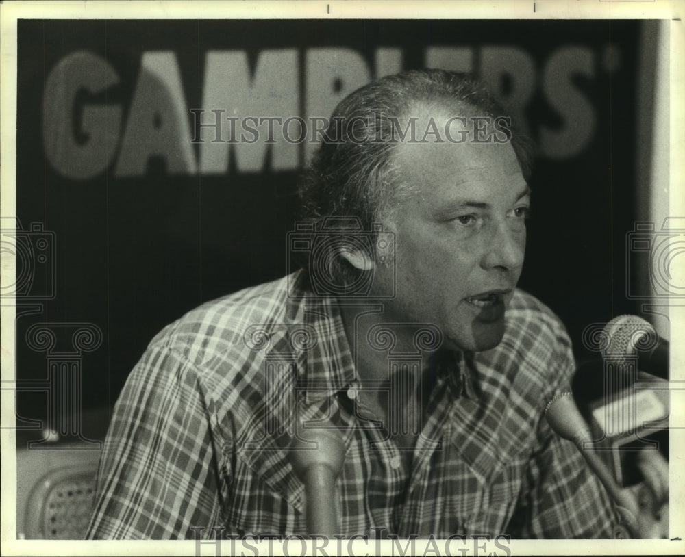 1985 Press Photo USFL Houston Gamblers owner, Jerry Argovitz press conference- Historic Images