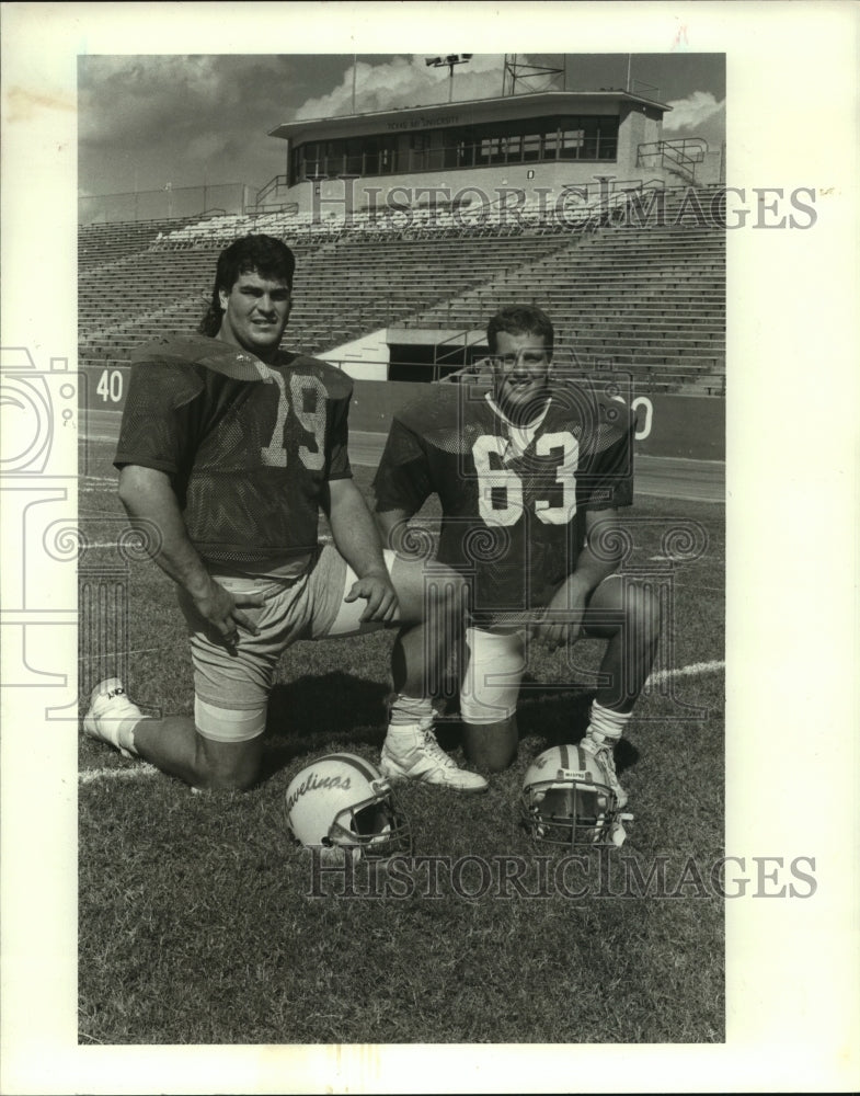 1989 Press Photo Texas A &amp; I University linemen Jorge Rodriguez and Bill Deen- Historic Images