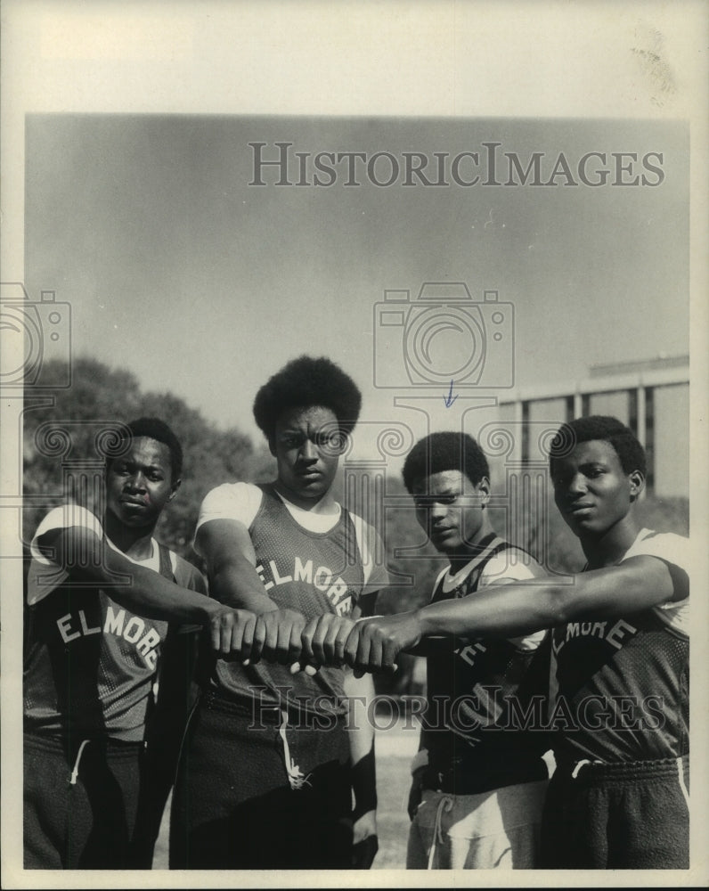 1974 Press Photo Elmore&#39;s relay team members stand united. - hcs04086- Historic Images