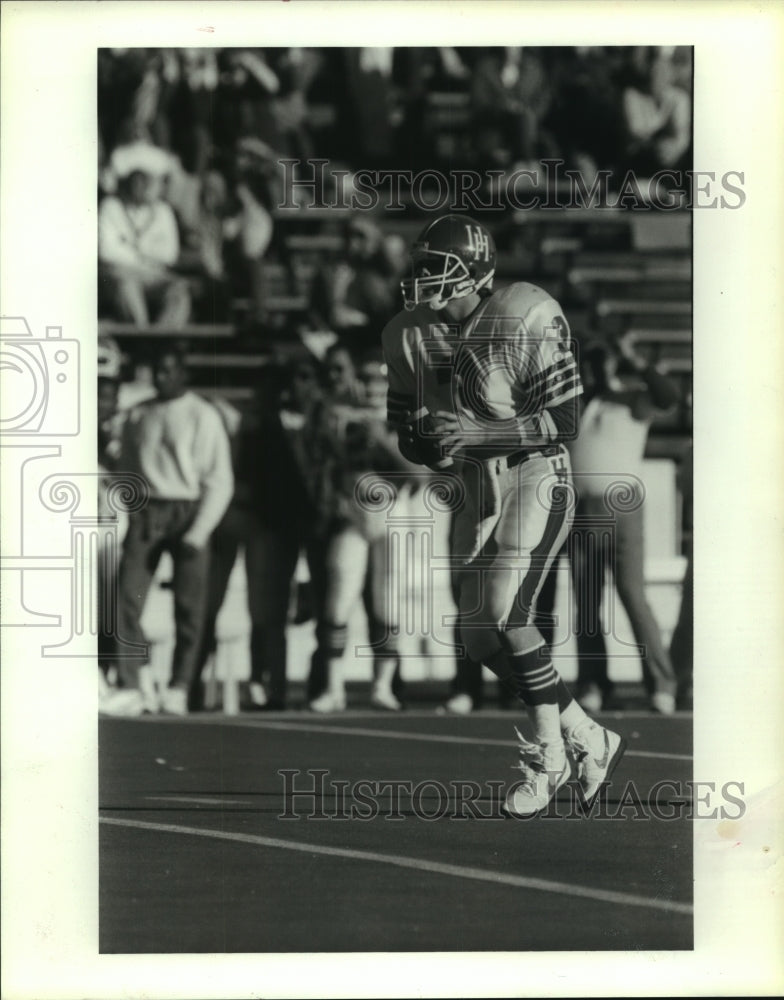 1987 Press Photo University of Houston quarterback David Dacus looks to pass.- Historic Images