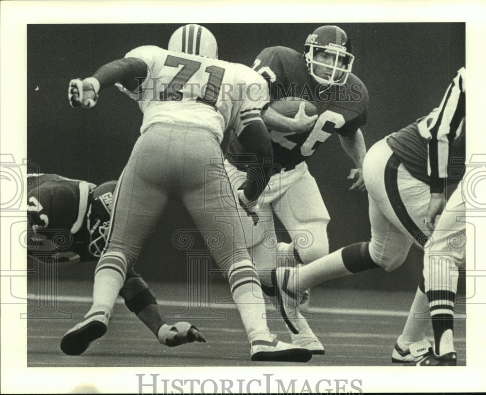 1983 Press Photo New York Giants&#39; running back Rob Carpenter carries the ball.- Historic Images