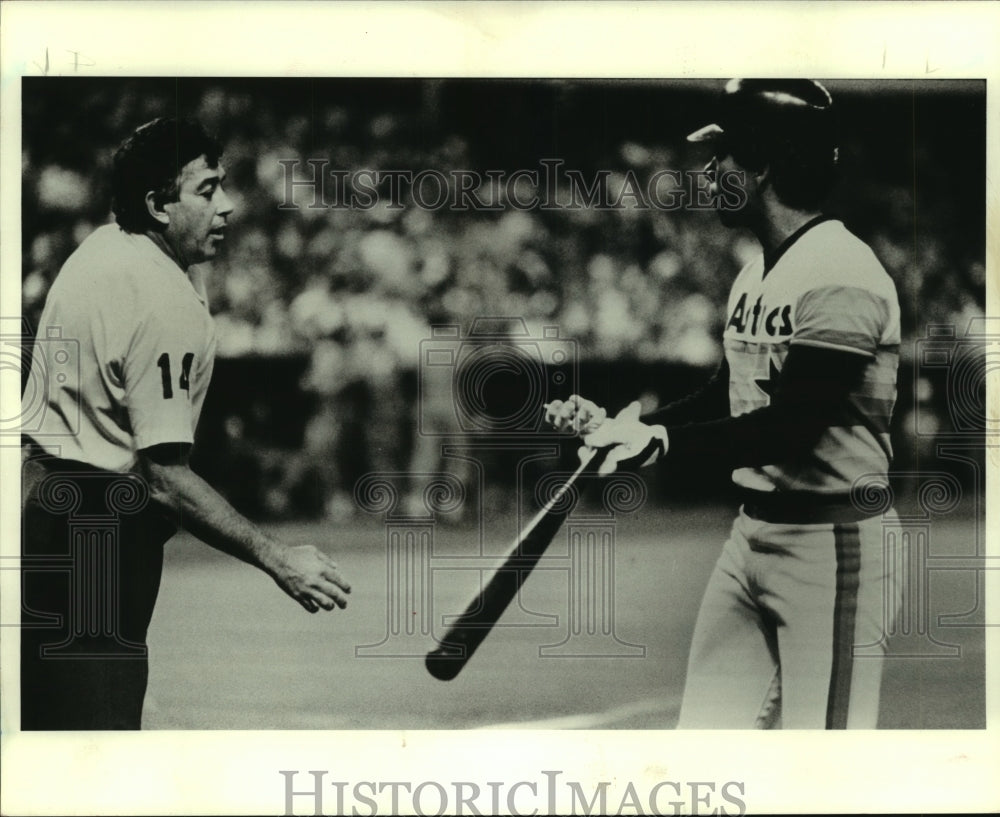 1984 Press Photo Houston Astros&#39; Jose Cruz argues with umpire Frank Pulli.- Historic Images