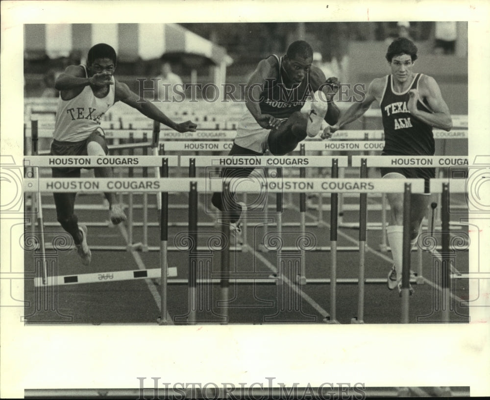 1982 Press Photo University of Houston&#39;s Cletus Clark wins 110-meter hurdles.- Historic Images