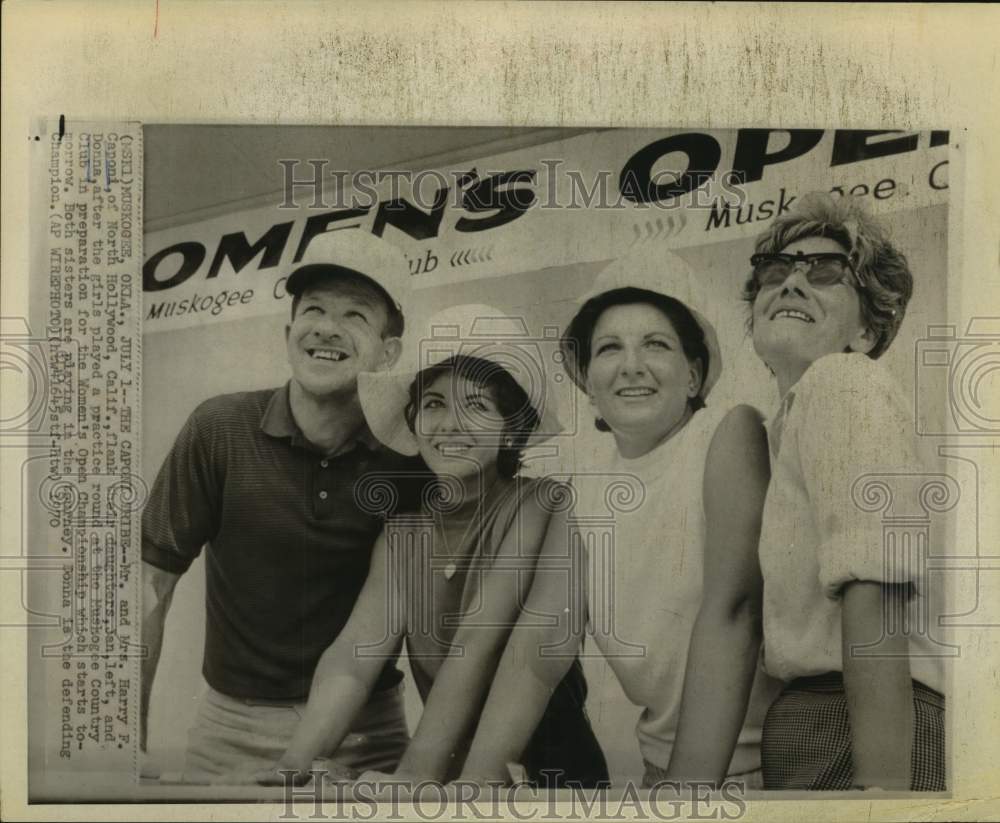 1970 Press Photo Golfer Donna Caponi poses with family at Muskogee Country Club- Historic Images