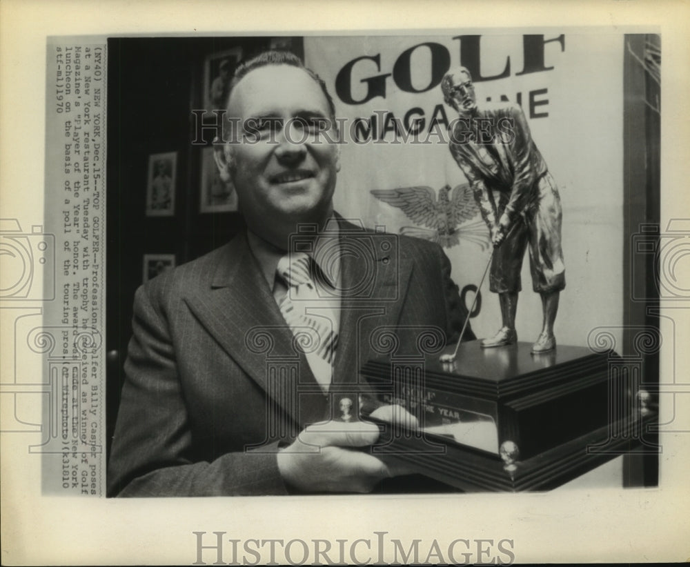 1970 Press Photo Pro Golfer Billy Casper receives &quot;Player of the Year&quot; award.- Historic Images