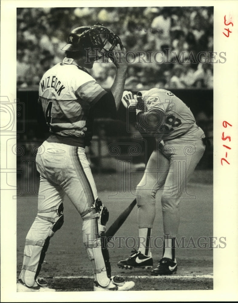 1983 Press Photo LA Dodgers' Pedro Guerrero hit in head by Astros' Nolan Ryan- Historic Images