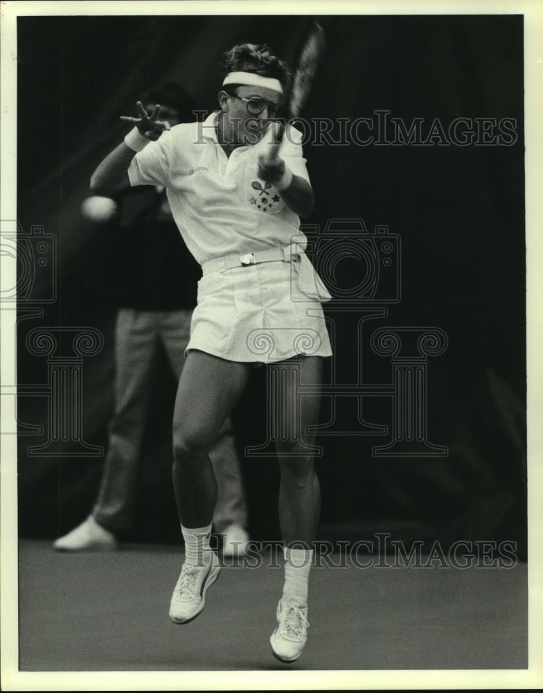 1990 Press Photo Pro tennis player Sylvia Hanika of Germany hits forehand.- Historic Images