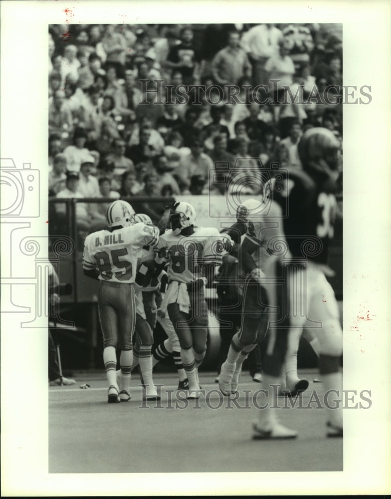 1987 Press Photo Houston Oilers&#39; receiver Curtis Duncan congratulated after TD- Historic Images