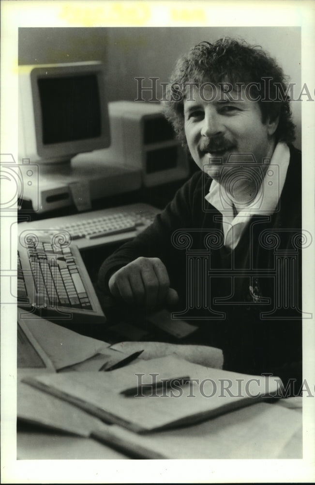 1989 Press Photo Max Emfinger-High School football scout selects State All-Stars- Historic Images