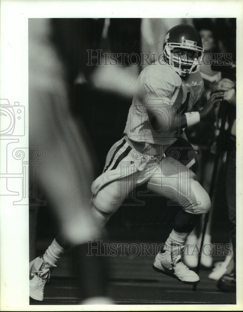 1989 Press Photo University of Arkansas quarterback Quinn Grovey touchdown run- Historic Images