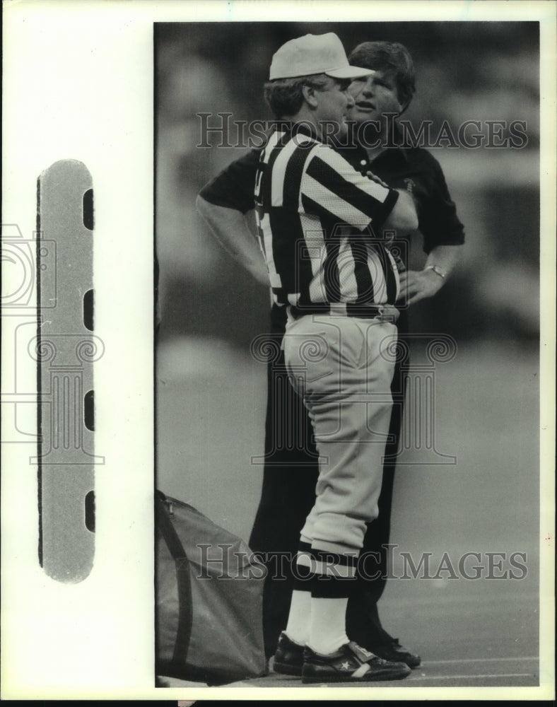 1987 Press Photo Houston Oilers&#39; coach Jerry Glanville argues with referee.- Historic Images