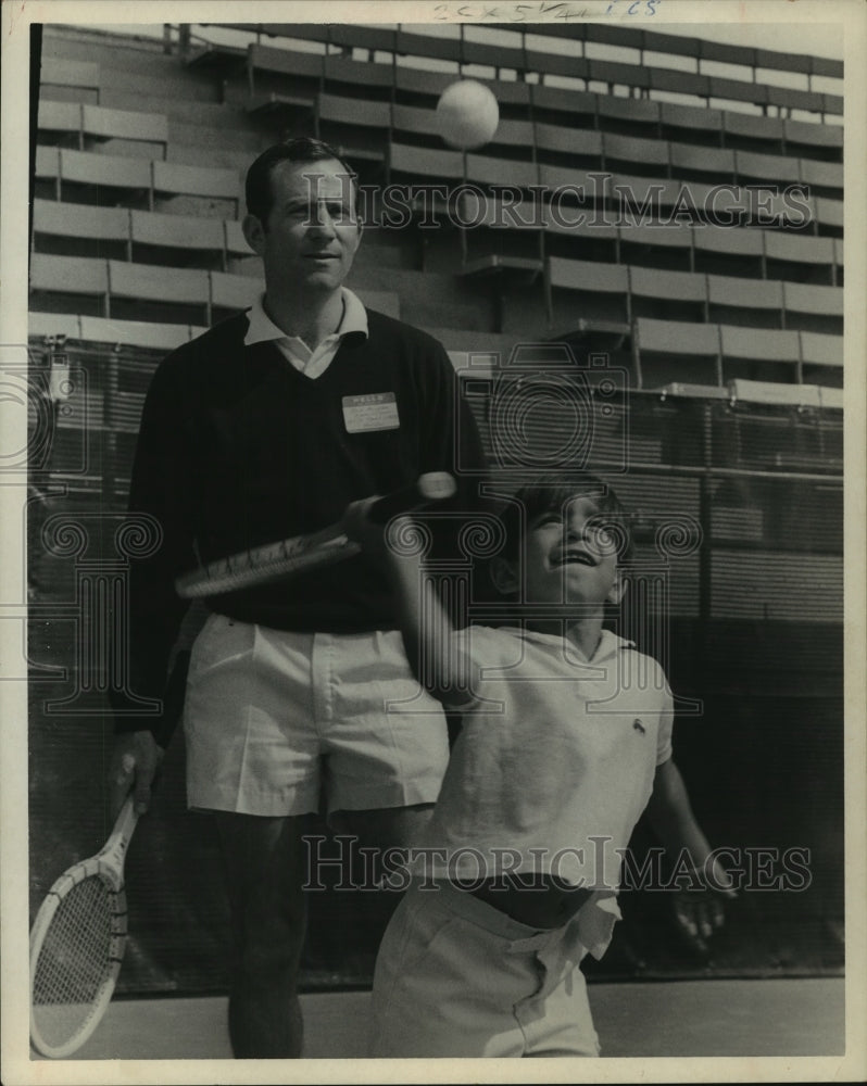 1970 Press Photo Houston&#39;s Sammy Gaimmalva with tennis coach Bob Morgan.- Historic Images