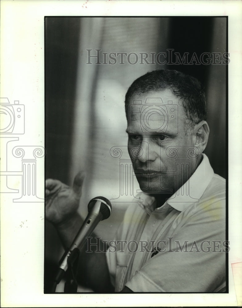 1990 Press Photo Rice University football coach Fred Goldsmith press conference.- Historic Images