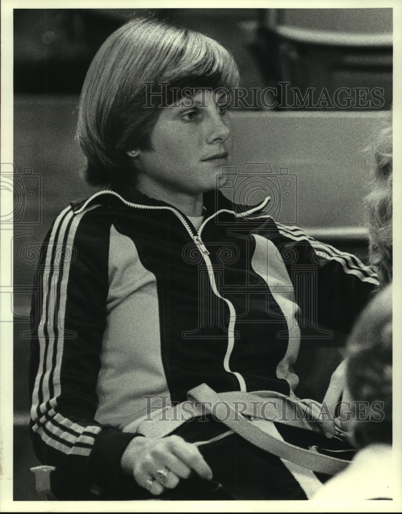 1979 Press Photo Pro tennis player Dianne Fromholtz watches from bleachers.- Historic Images