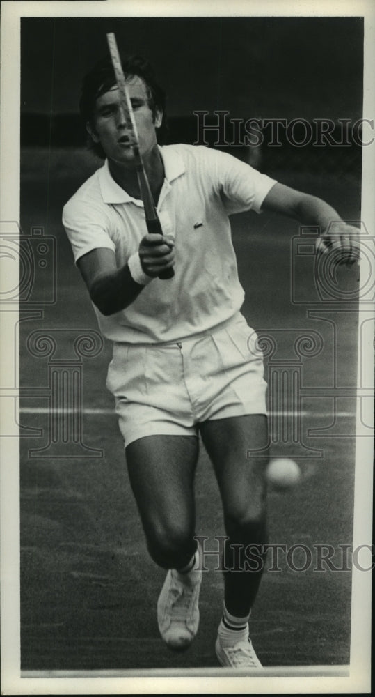 1968 Press Photo Pro tennis player Zeljko Franulovic of Yugoslavia hits forehand- Historic Images