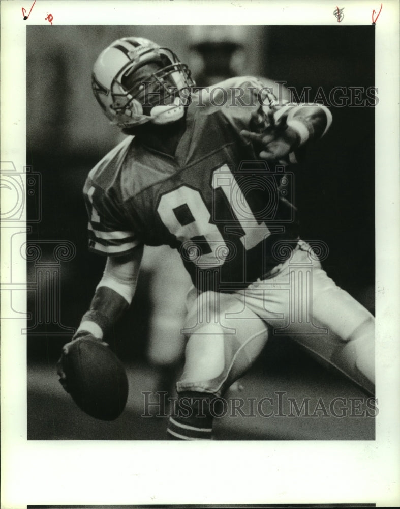 1990 Press Photo Houston Oilers&#39; Ernest Givins prepares to spike ball after TD- Historic Images