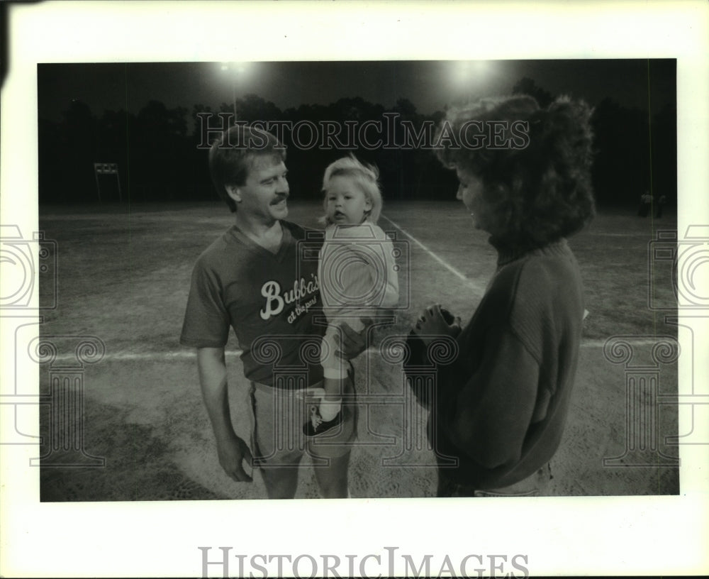 1988 Press Photo Former University of Houston baseball player Don Hill, family.- Historic Images