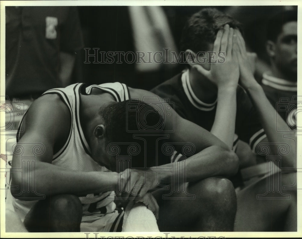 1986 Press Photo Duke University basketball players disappointed over loss.- Historic Images