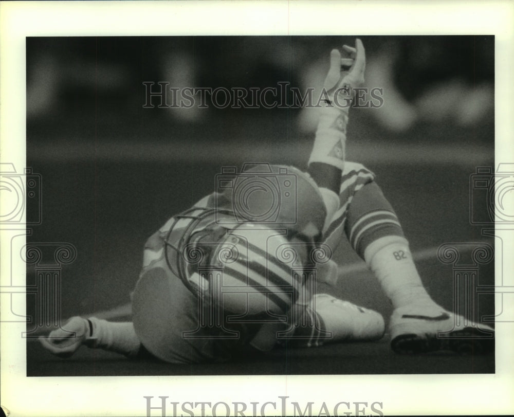 1988 Press Photo Houston Oilers receiver Ernest Givins in pain, ankle injury- Historic Images