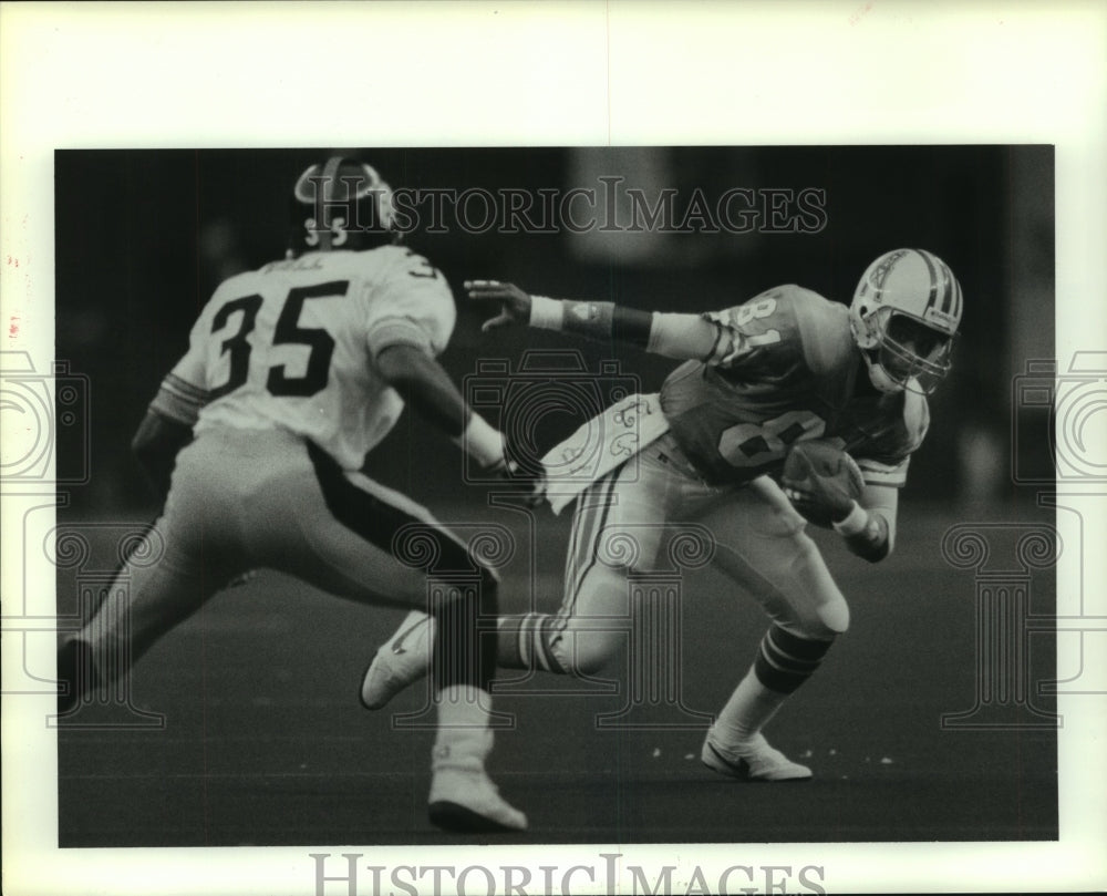 1989 Press Photo Houston Oilers&#39; receiver Ernest Givins tries to get by defender- Historic Images