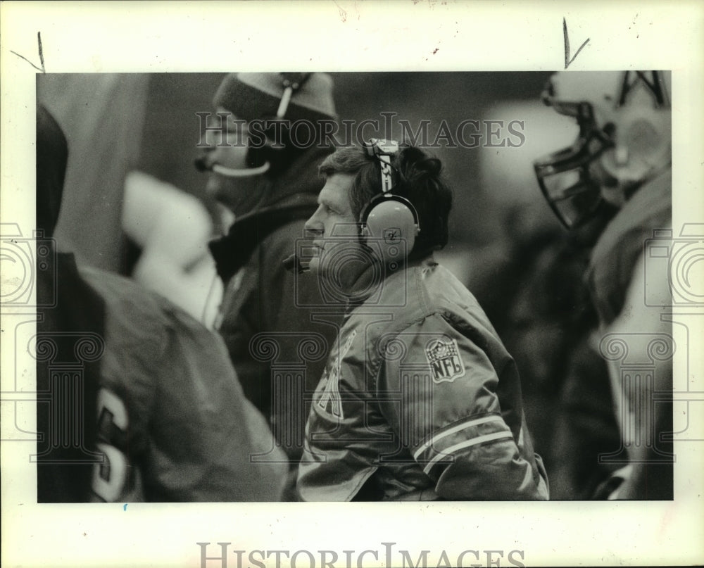 1985 Press Photo Houston Oilers&#39; head football coach Jerry Glanville on sideline- Historic Images