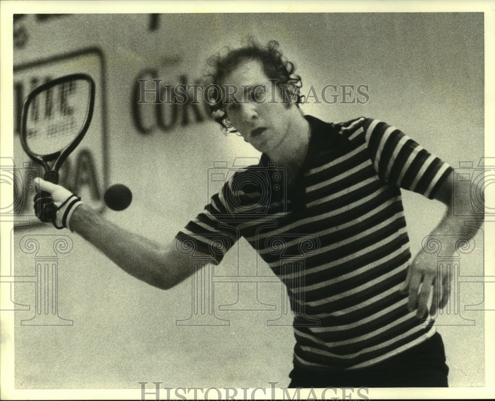 1983 Press Photo Racquetball player Larry Fox in win over Rick Ferrin.- Historic Images