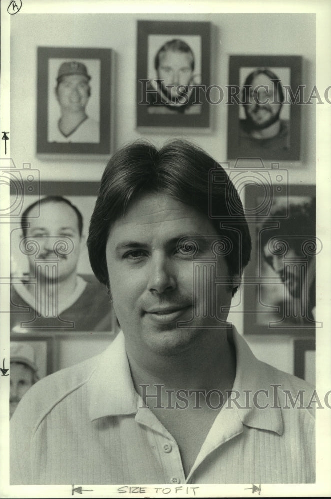 1983 Press Photo Houston attorney Randy Hendricks represents 30 NFL players.- Historic Images