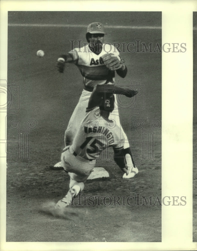 Press Photo Washington out at 2nd, Houston Astros attempt to turn double play.- Historic Images