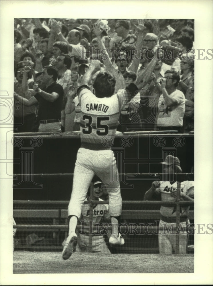 1981 Press Photo Houston Astros&#39; pitcher Joe Sambito jumps with joy. - hcs05805- Historic Images