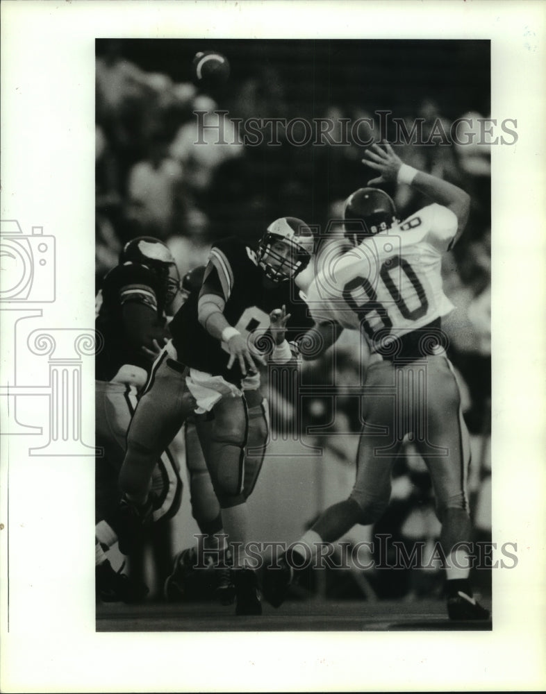1990 Press Photo Rice University quarterback Donald Hollas lets a pass sail.- Historic Images