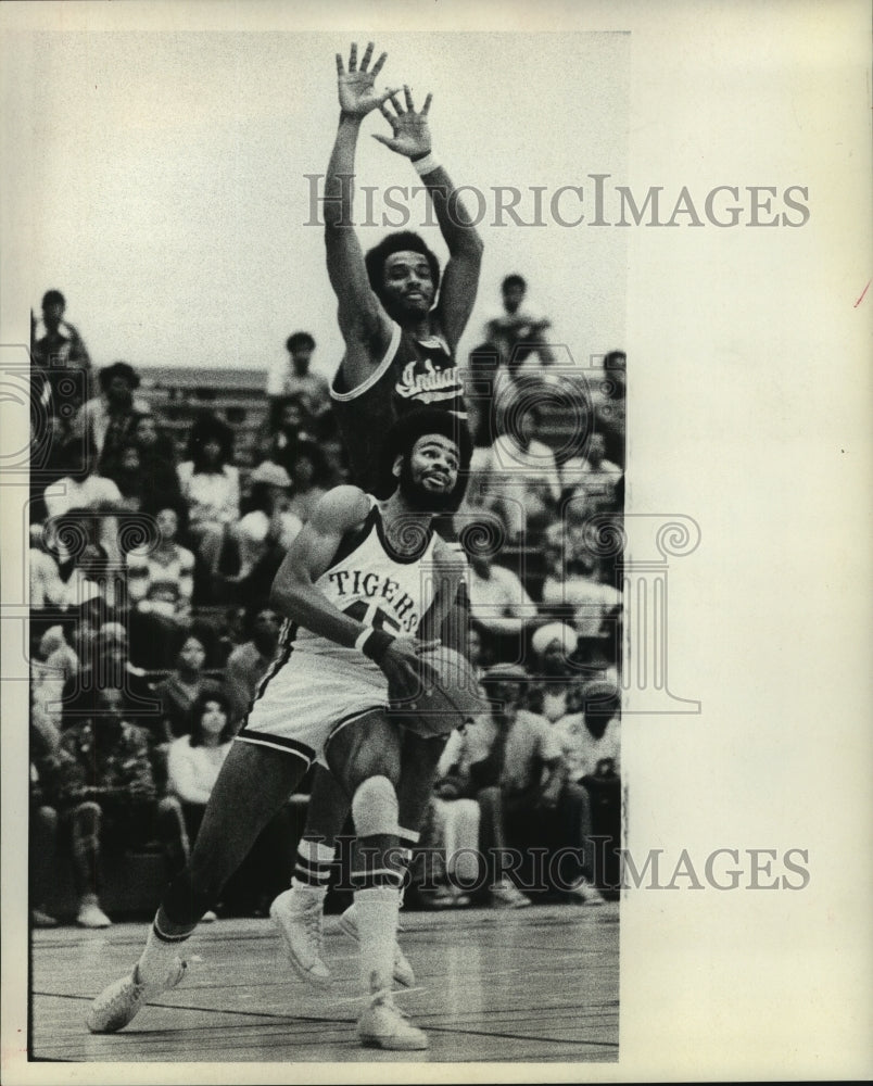 1974 Press Photo Texas Southern University Tigers basketball player Dale Hooks.- Historic Images