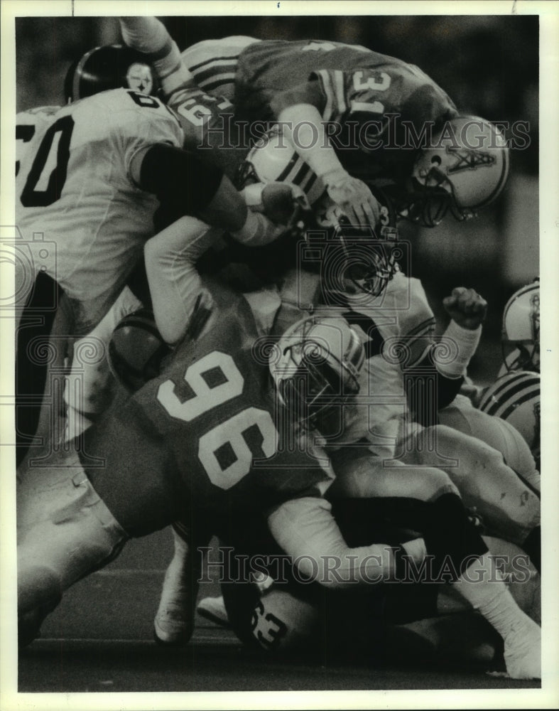 1988 Press Photo Houston Oilers ball carrier dives over defensive line.- Historic Images