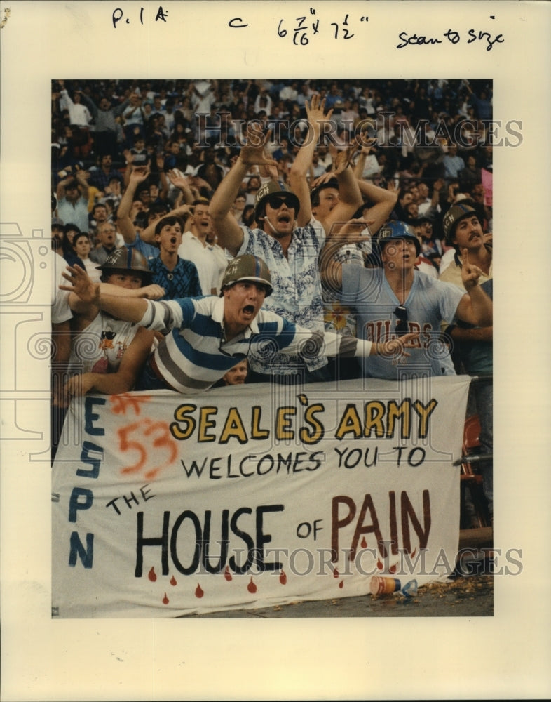1988 Press Photo Members of Seale&#39;s Army harass the Steelers during Oilers&#39; game- Historic Images