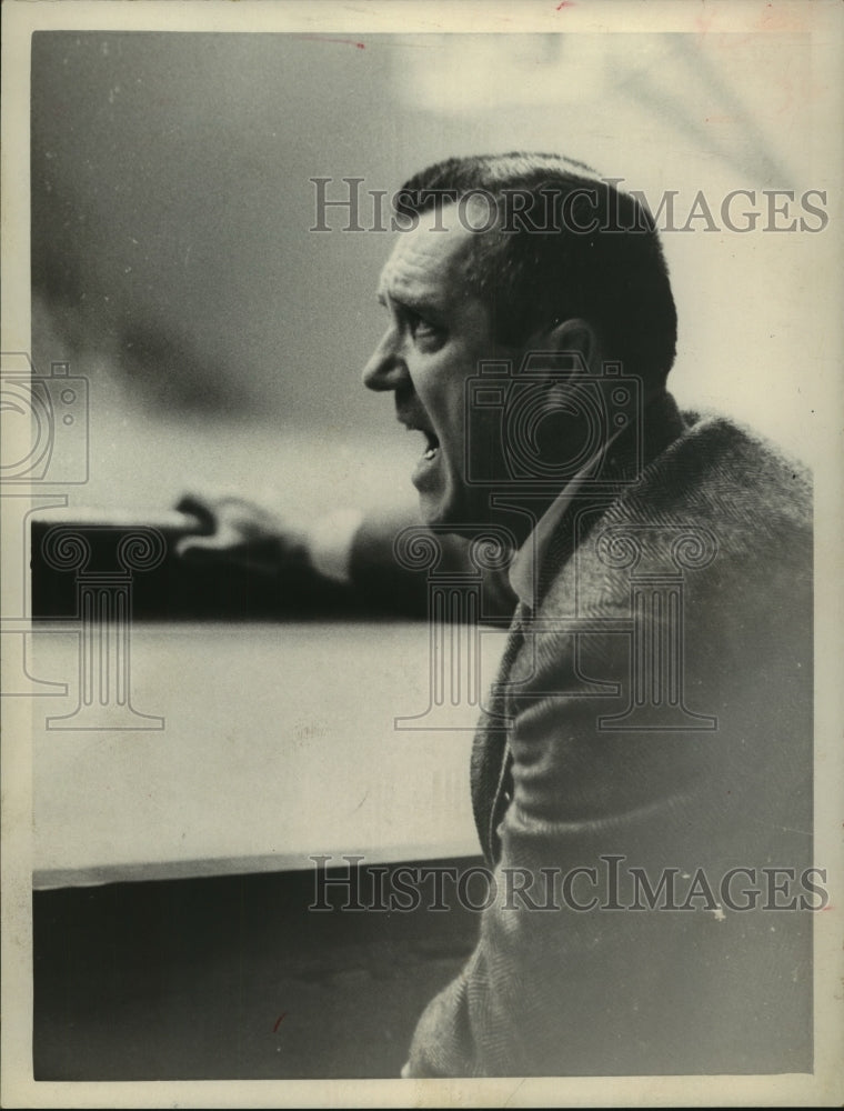 1965 Press Photo Notre Dame university basketball coach Johnny Dee. - hcs06006- Historic Images