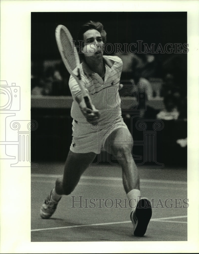 1985 Press Photo Professional tennis player Mark Dickson reaches for a return.- Historic Images