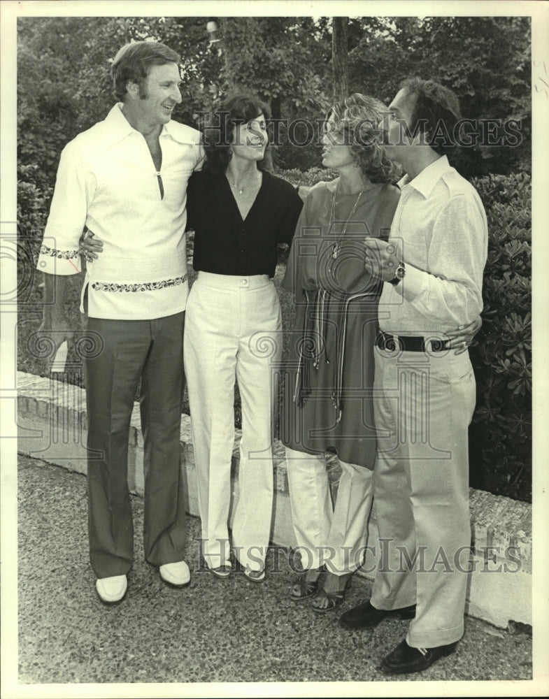 1979 Press Photo Houston AD Cedric Dempsey and Chancellor Barry Munitz and wives- Historic Images