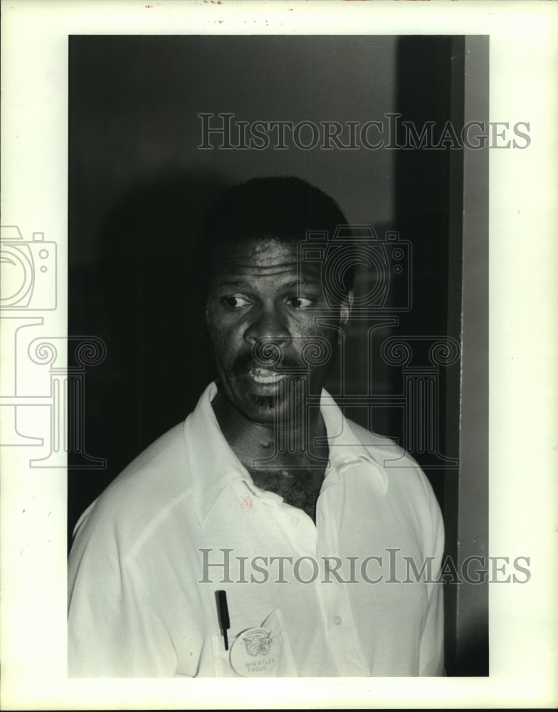 1987 Press Photo Wheatley High School head football coach Ken Houston.- Historic Images