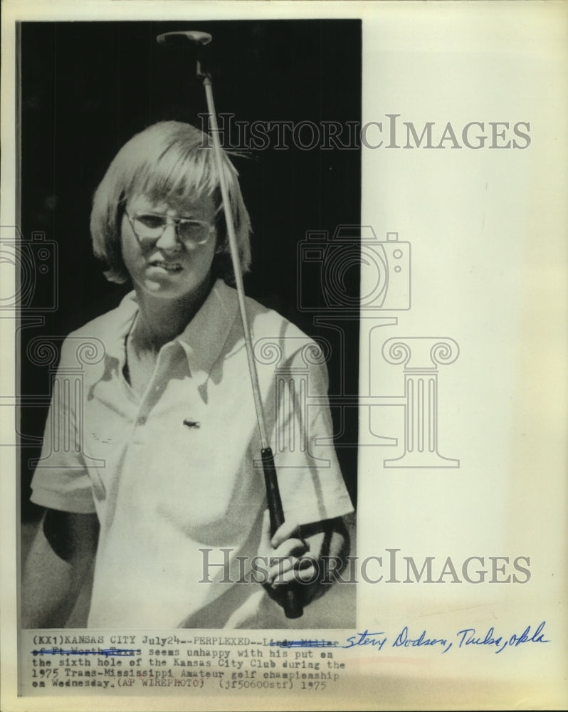 1975 Press Photo Steve Dodson not happy with putt at Trans-Mississippi Amateur.- Historic Images