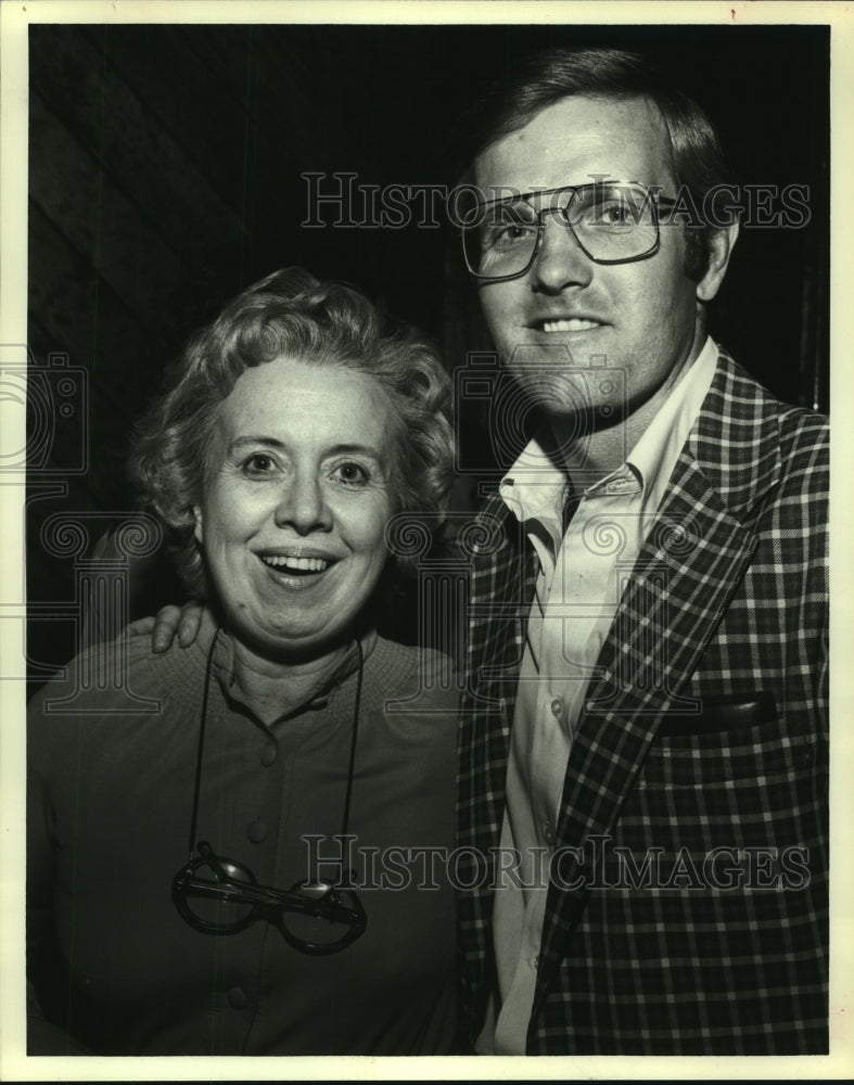 1979 Press Photo Football star Bob Griese poses with Irma Strzelec in Miami.- Historic Images