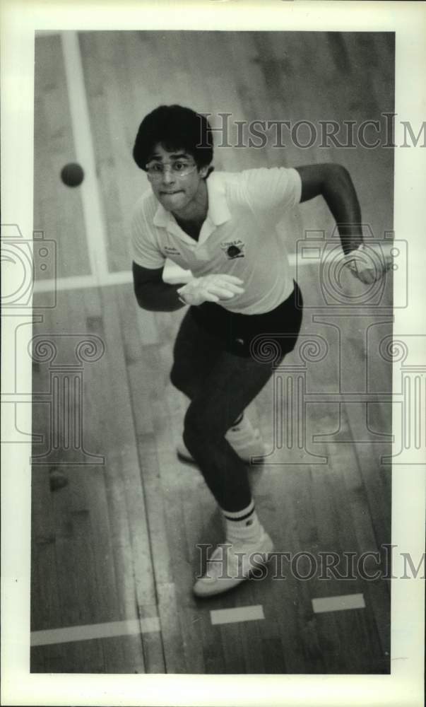 1986 Press Photo Poncho Monreal in Four-Wall Handball game at Downtown YMCA- Historic Images