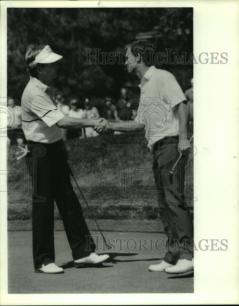 1988 Press Photo Jay Haas is congratulated by Buddy Gartner after playoff win.- Historic Images