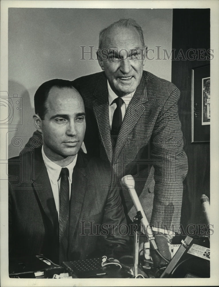 1966 Press Photo Rice University Jess Neely announces Harold (Bo) Hagen as coach- Historic Images