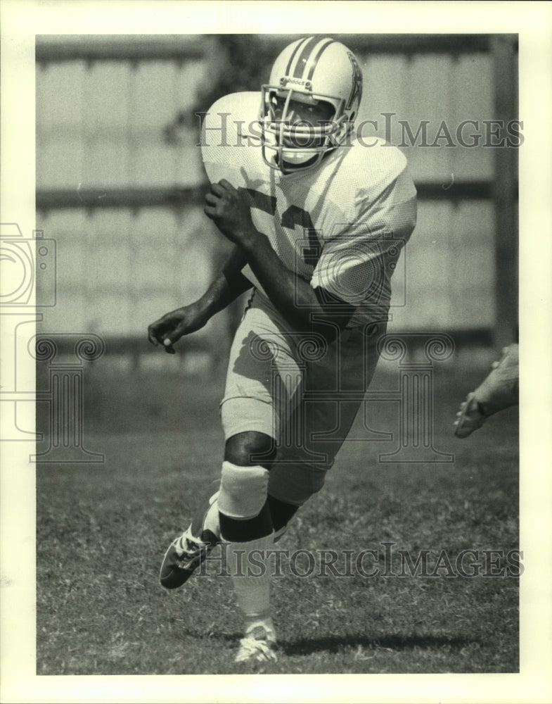 1980 Press Photo Houston Oilers Thomas &quot;Hollywood&quot; Henderson does practice drill- Historic Images