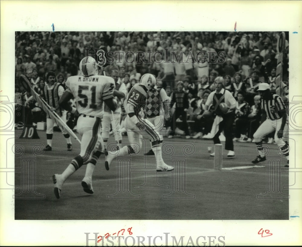 1985 Press Photo Houston Oilers score touchdown in opening game against Miami.- Historic Images