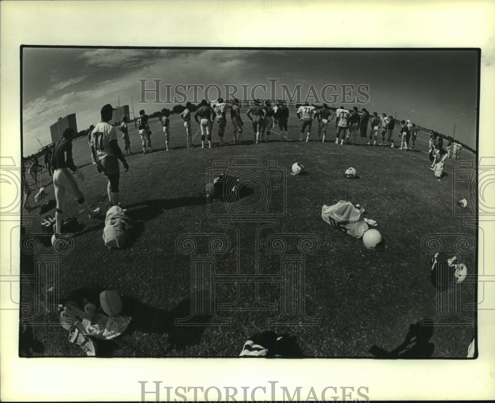 1982 Press Photo Houston Oilers at training camp in San Angfelo, Texas.- Historic Images