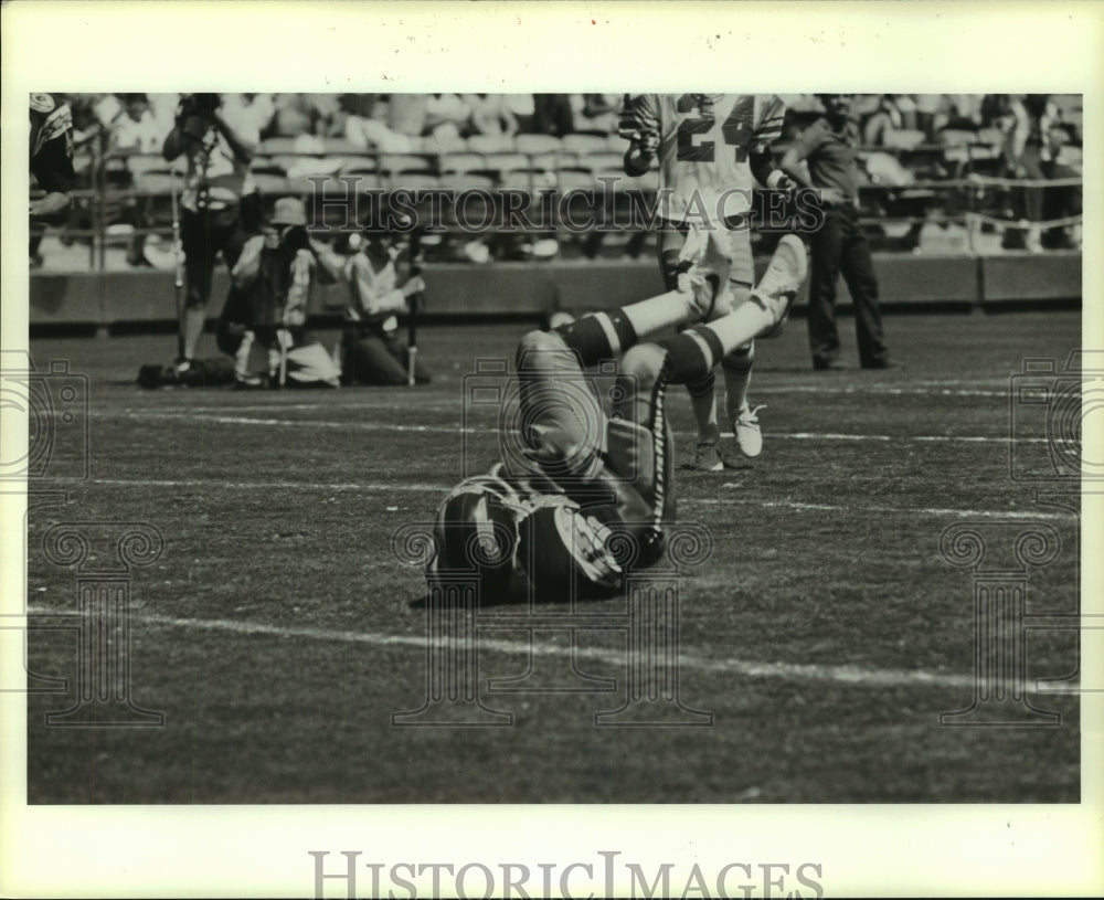 Press Photo San Diego Charger player falls as Oilers' defender closes in.- Historic Images