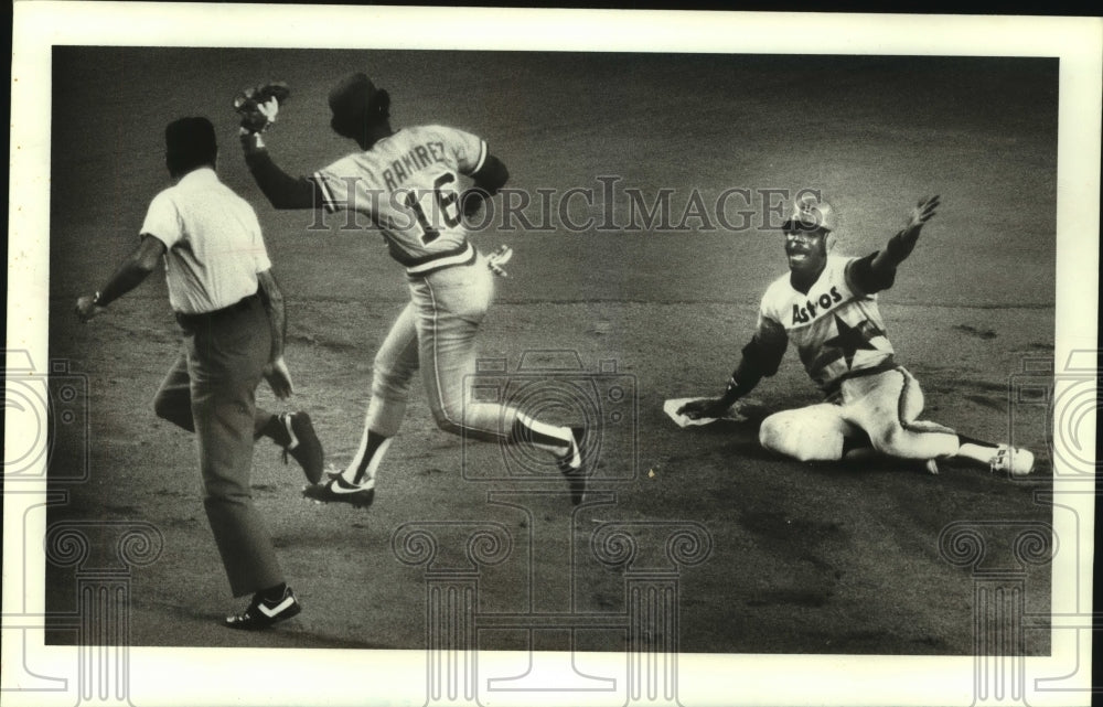 1981 Press Photo Houston Astros&#39; Cesar Cedeno called out at 2nd base to end game- Historic Images