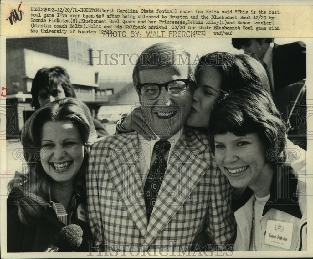 1974 Press Photo North Carolina State Lou Holtz welcomed to Houston.- Historic Images