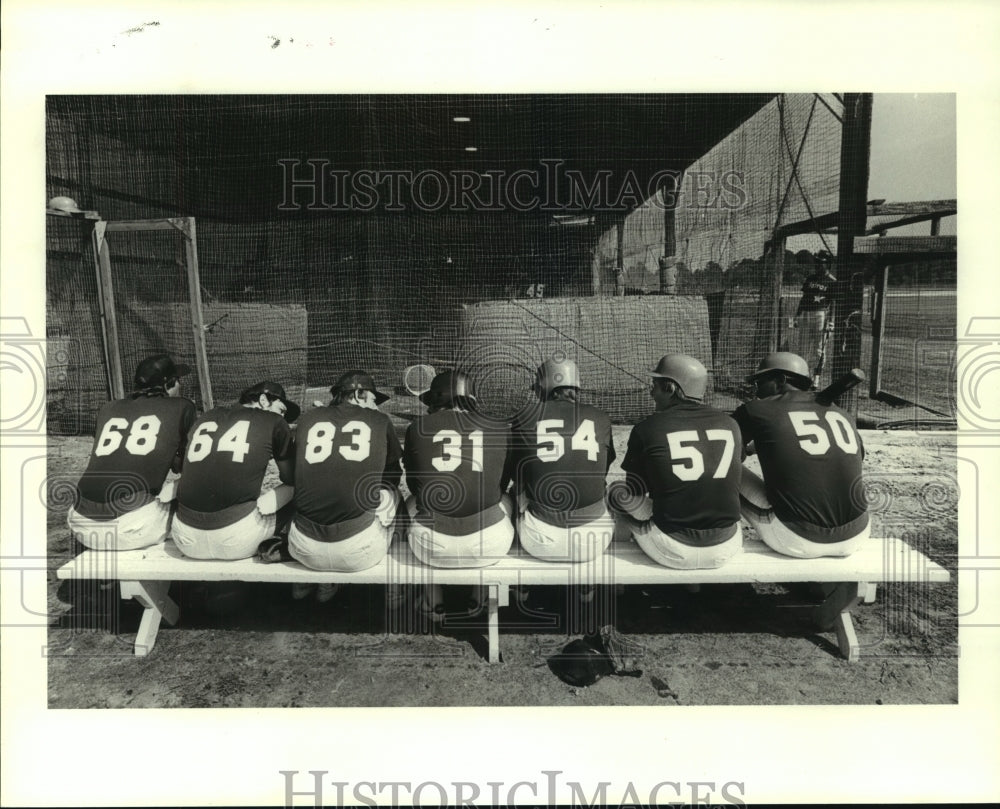 1983 Press Photo Houston Astros wait turn on bench for batting cages at camp.- Historic Images